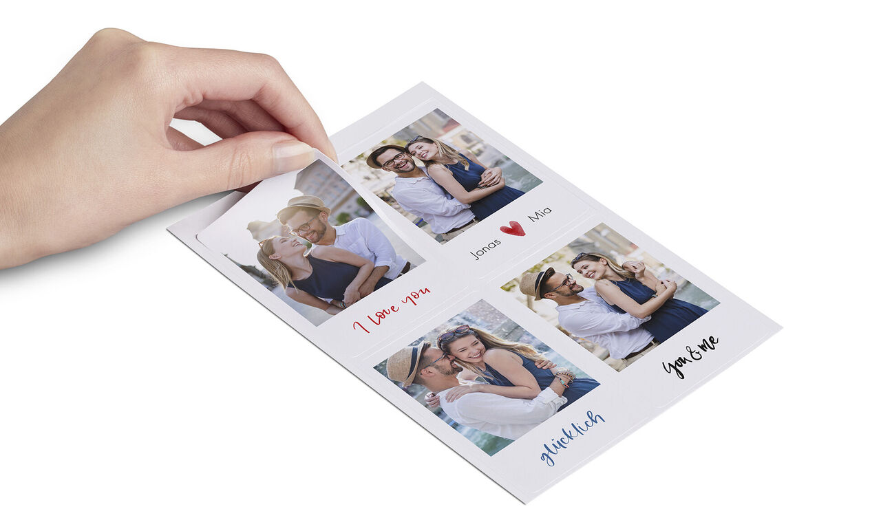 Messages d'amour et instantanés sur une carte de voeux personnalisée.